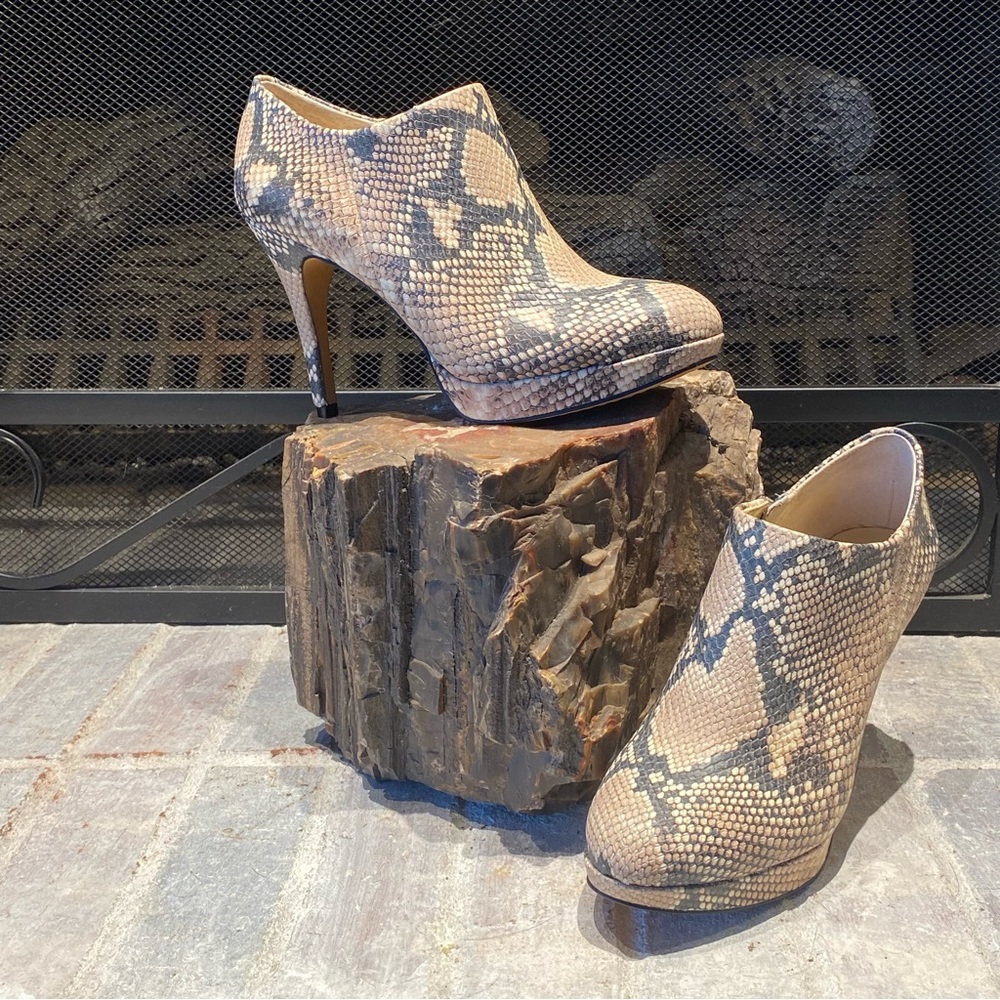 VINCE CAMUTO WOMENS ELVIN SNAKESKIN DESIGN ANKLE BOOTS STILETTO HEELS SIZE 6M